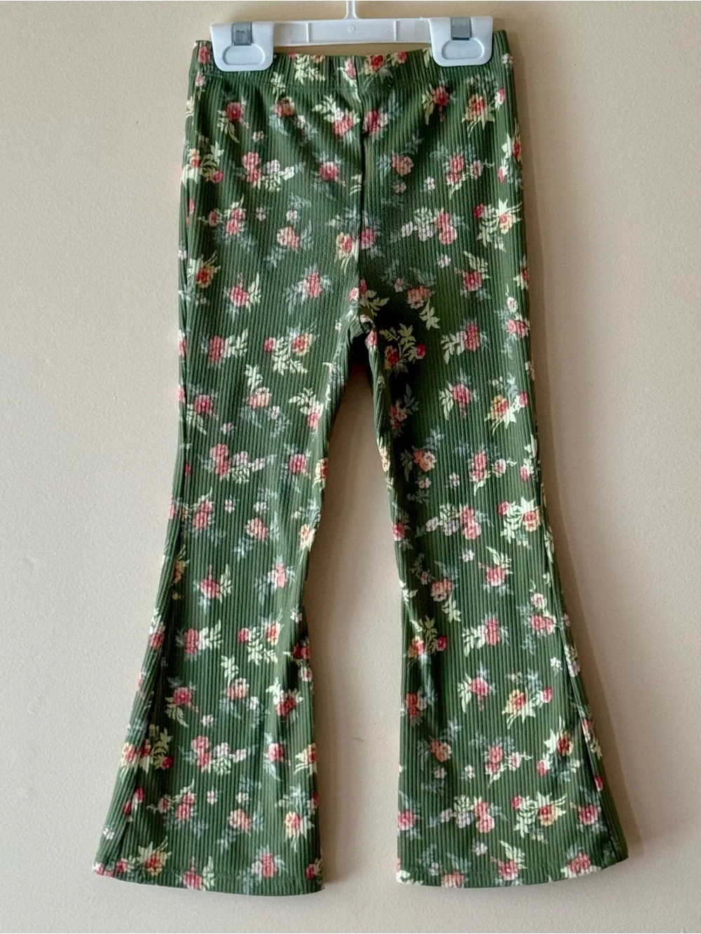 Btween Toddler Girls Olive Green Ruffle T-shirt and Floral Ribbed Pants, Size 5 - Picture 7 of 10